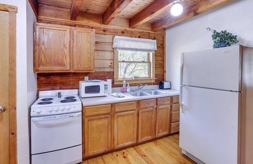 Taswell Cabin | Hansel & Gretel Cabin at White Oaks Cabins