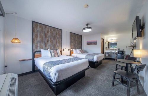 Pinnacles Entrance Badlands Hotel | Hansen Inn & Cabins, Room, Double Queen, Ground Floor, No Pets, No Smoking