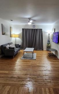 Lower Vailsburg House | Happiness queen room 3