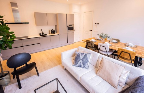 Rotterdam Apartment | Happy 3 Bedroom Serviced Apartment 106m2 -MNLH-
