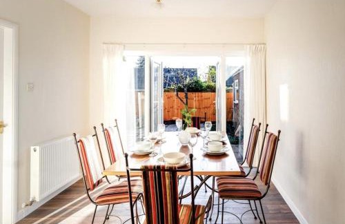Coventry Villa | Happy Day 温馨小居-Walk to Warwick Uni & Cannon Park in Coventry that offers free parking
