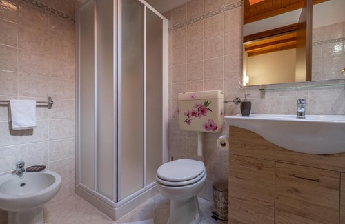 Zorzino Apartment | Happy Guest Apartments - Lake & Green Oasis