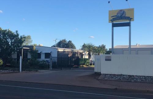 Cloncurry Hotel | Happy Jacks Cabins and Offices