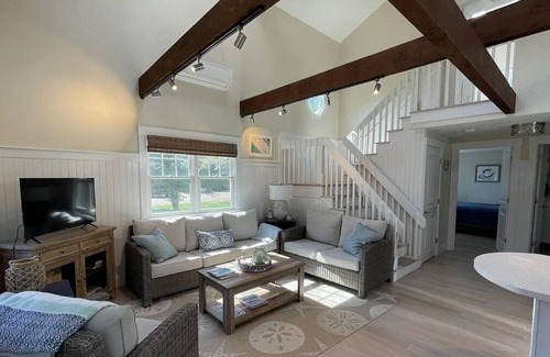 Edgartown Cottage | Happy on chappy