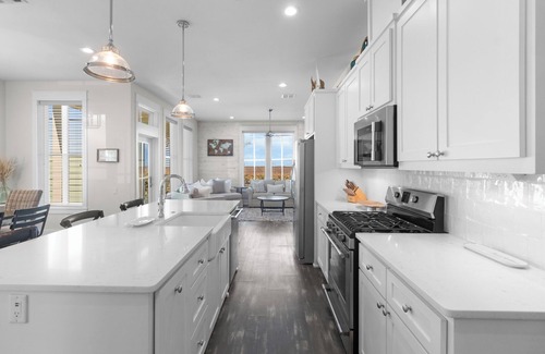 Cinnamon Shore Cottage | Happy Ours 125 FI