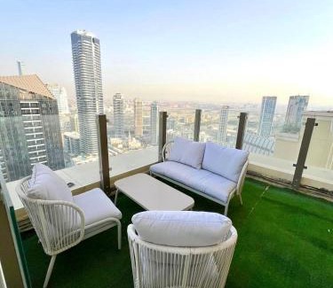 Dubai Marina Apartment | Happy Season - Large Terrace- Panoramic View - 2BR JBR Pool Beach