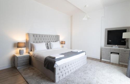 Dubai Marina Apartment | Happy Season - Large Terrace- Panoramic View - 2BR JBR Pool Beach
