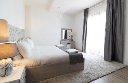 Dubai Marina Apartment | Happy Season - Large Terrace- Panoramic View - 2BR JBR Pool Beach