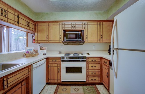 Mount Ida Condo | Harbor GetAway/12DSC Hosted by LOVR
