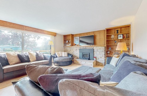 Oak Harbor House | Harbor Haven Retreat