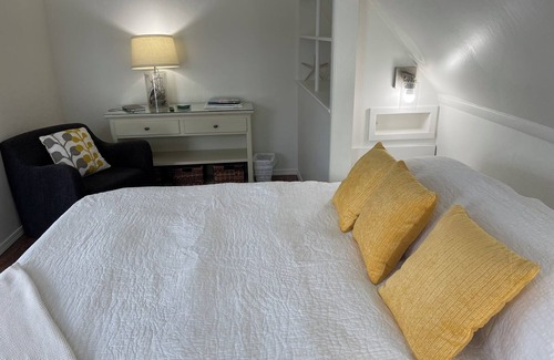 Trinidad Bed & Breakfast | Harbor View Room - Studio-Style Suite with Panoramic Bay Views
