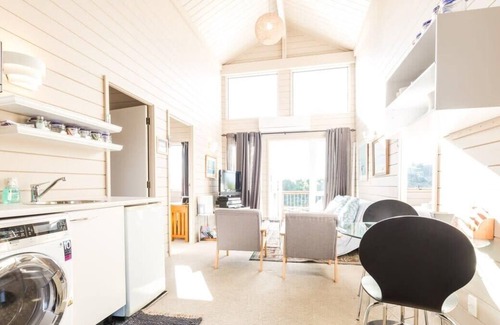 Pakuranga Apartment | Harbour and Coastal 3 Bedroom Home with Path Views