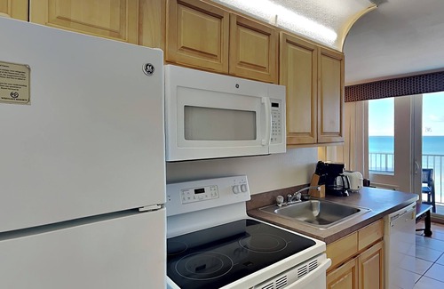 Lenox Park Condo | Harbour Beach Resort 605 | Amenities + Ocean Views