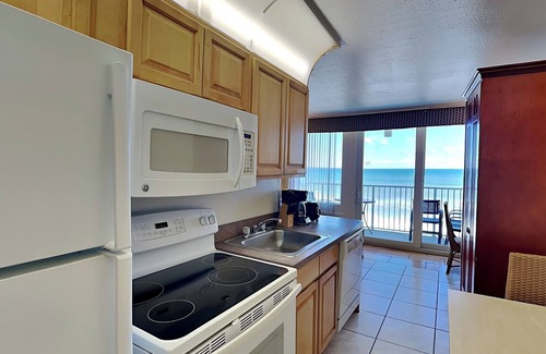 Lenox Park Condo | Harbour Beach Resort 503 | Oceanfront + Amenities