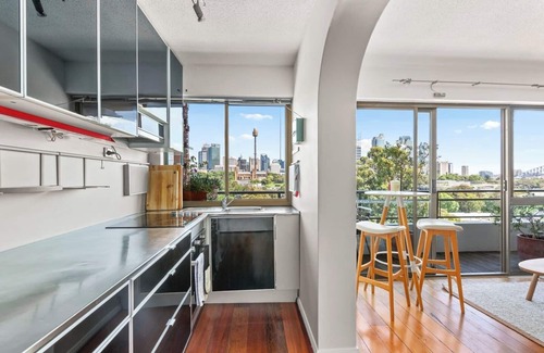 Potts Point Apartment | Harbour Horizon Iconic Skyline Retreat with Pool