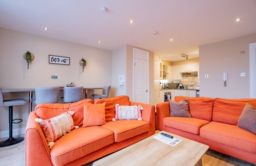 Galway City Centre Apartment | Harbour View Suites - Unit B - 3Bed/2Bath - 6 Sleeper