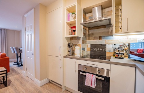 Galway City Centre Apartment | Harbour View Suites - Unit B - 3Bed/2Bath - 6 Sleeper