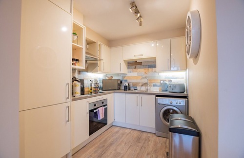 Galway City Centre Apartment | Harbour View Suites - Unit B - 3Bed/2Bath - 6 Sleeper