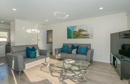 Whangamata House | Harbour View - Whangamata Holiday Home