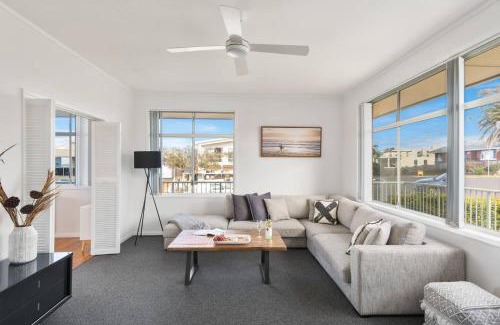 Shellharbour House | Harbourview Escape - Serene Shellharbour Family Stay