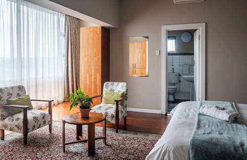 Nahoon Bed & Breakfast | Harewood Lodge