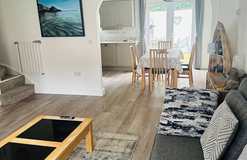 Padstow House | Harlyn Bay Cottage, Padstow, North Cornwall. 2 min walk to Harlyn Beach & Pub