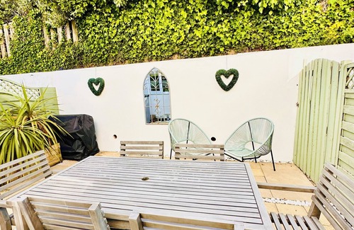 Padstow House | Harlyn Bay Cottage, Padstow, North Cornwall. 2 min walk to Harlyn Beach & Pub