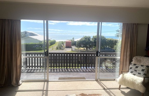 Waimarama House | Harper House - 1 min walk to the beach!