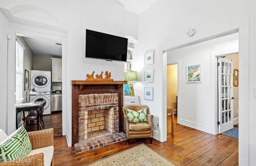 Northwest Quadrant House | Harrington House- Short Walk to Downtown