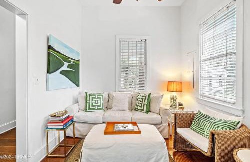 Northwest Quadrant House | Harrington House- Short Walk to Downtown