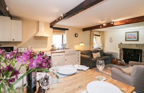 Hope Cottage | HARRY EYRE COTTAGE, pet friendly in Castleton, Peak District