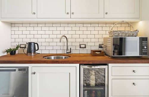 Gladstone House | Harvest Escape – Carterton Holiday Apartment