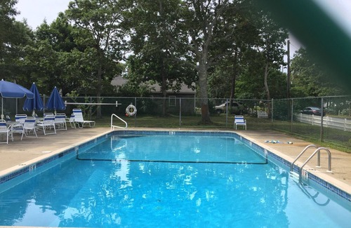 Bass River Cottage | has pool-1/2 mile to beach