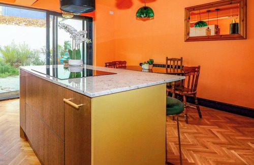 Old Town Hastings Cottage | HASTINGS HEIGHTS, pet friendly, character holiday cottage in Hastings