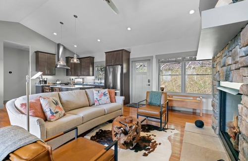Wolf Laurel House | Hatley Pointe and Wolf Laurel Resorts - Dine, Hike, Swim, Ski, Air Conditioning