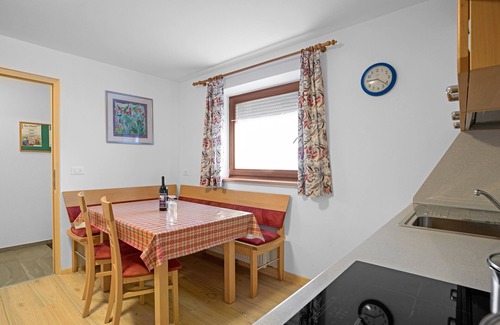 Valdaora di Sopra Apartment | Haus Aue - Apartment 3 with Mountain View & Wi-Fi
