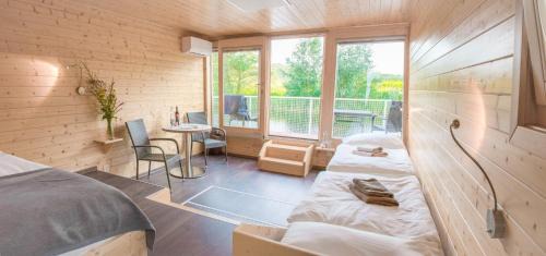 Mnisek Resort | Hausboaty Ypsilon Golf Liberec