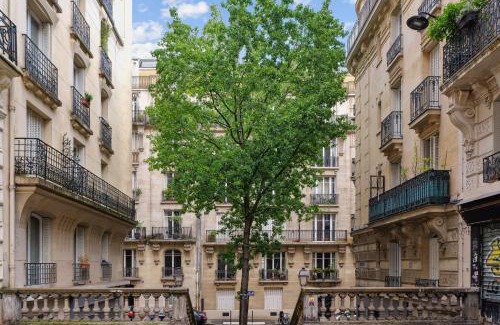 Quartier des Grandes-Carrieres Apartment | Haussmannian and Central - Montmartre and Sacré-Coeur
