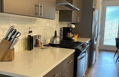 White Center House | Haven at Greenbridge: Near SEA Airport & Downtown Seattle