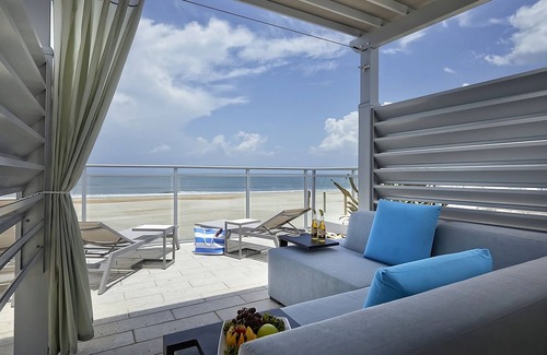 East Daytona Hotel | Haven of Indulgent Relaxation! 3 Convenient Units w/City View, Outdoor Pool