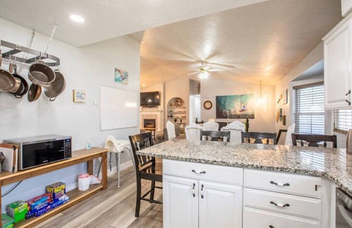 Pleasant Grove House | Hawaiian Surfer Haven| Family Stay Near Slopes