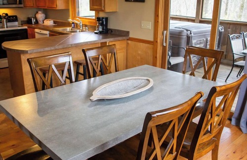 Logan Cabin | Hawk's Peak - Hosted by The Chalets
