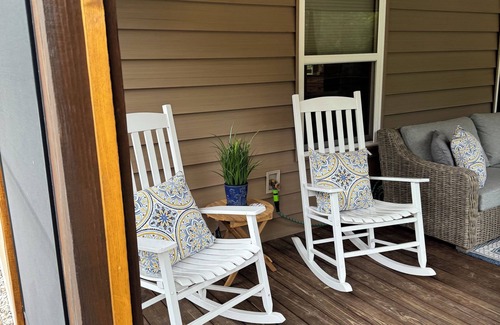Clarkson House | Hawk’s Pointe-NEWLY REMODELED-Waterfront-Hot tub-Luxury and peaceful