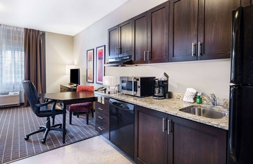 Dickinson Hotel | Hawthorn Extended Stay by Wyndham Dickinson