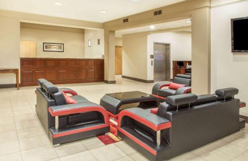 Bloomington Hotel | Hawthorn Extended Stay by Wyndham Bloomington