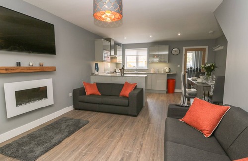 Ruswarp Cottage | HAWTHORN, pet friendly, country holiday cottage in Whitby