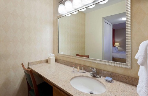 Detroit Hotel | Hawthorn Suites by Wyndham Dearborn/Detroit