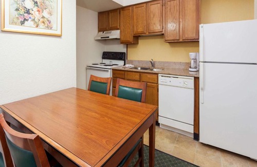 Detroit Hotel | Hawthorn Suites by Wyndham Dearborn/Detroit