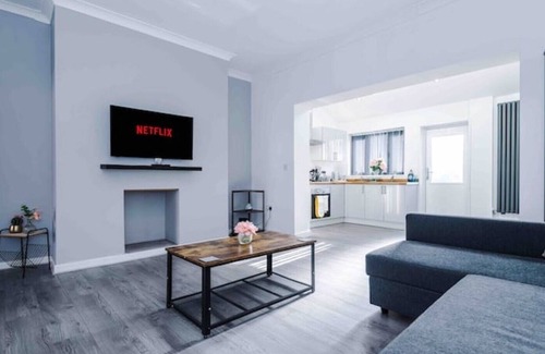 Golborne House | Haydock Gold By Primestay