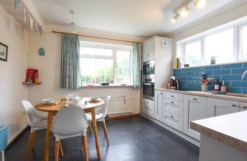 Hayling Island Apartment | Hayling Island | Farm Cottage | Sleeps 6